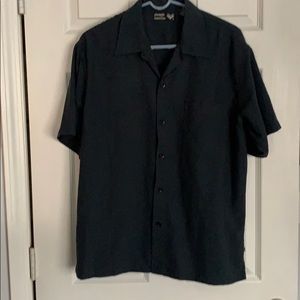 Like new gray men’s short sleeve dress shirt! 😊